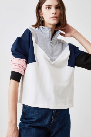 Blocky Upright Collar Knitted Sweatshirt Twoss20sw
